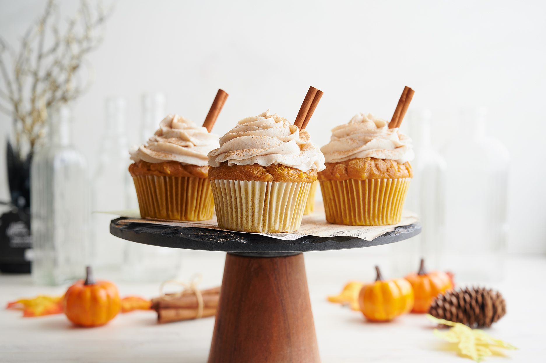 platter with pumpkin spice cupcakes