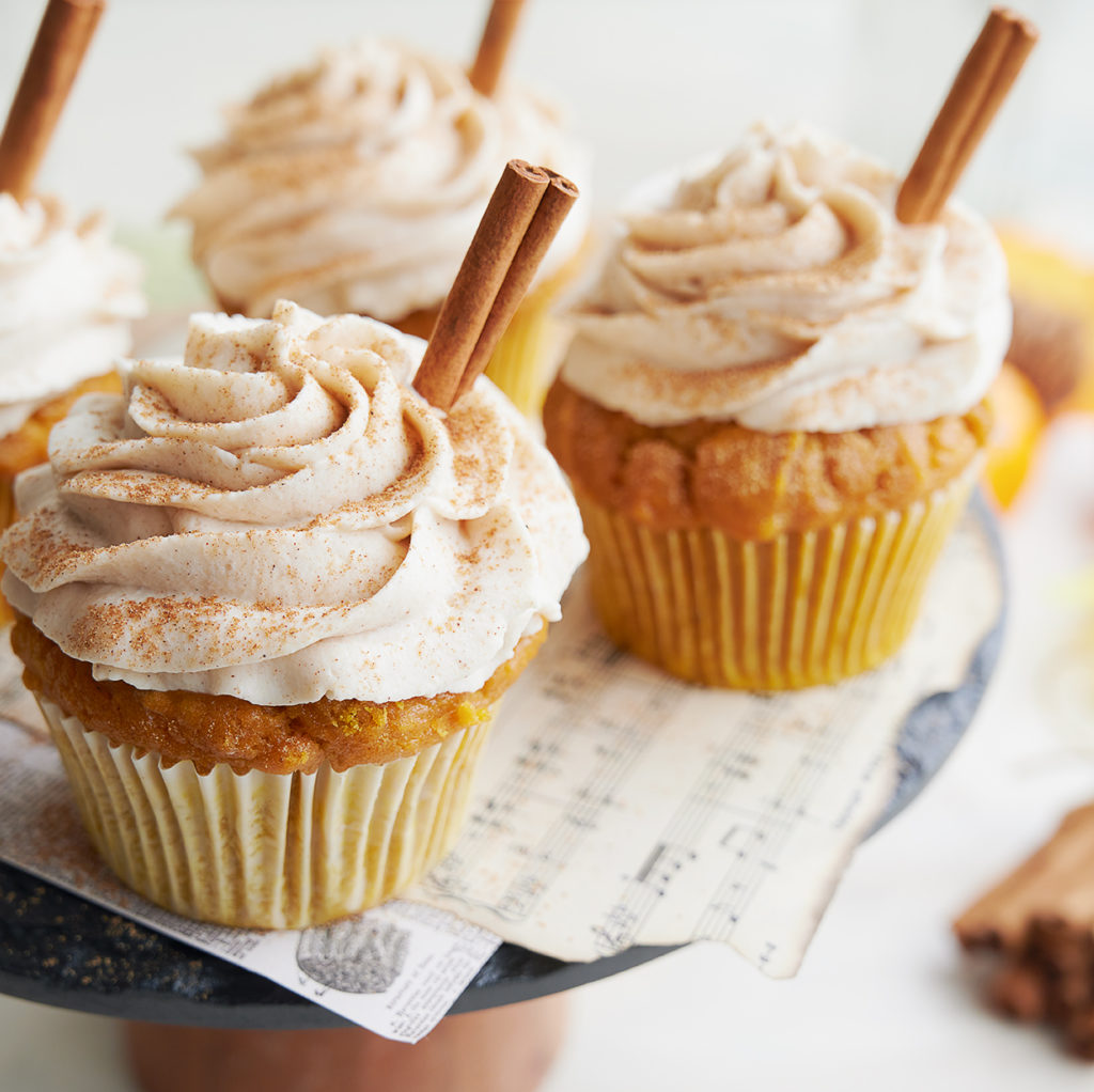 pumpkin spice cupcakes with cinnamon frosting